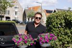 Schagen 11 mei 2020
Gerard Joling bezoekt zijn moeder in haar huis voor moederdag.