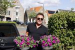 Schagen 11 mei 2020
Gerard Joling bezoekt zijn moeder in haar huis voor moederdag.