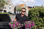 Schagen 11 mei 2020
Gerard Joling bezoekt zijn moeder in haar huis voor moederdag.
