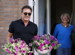 Schagen 11 mei 2020
Gerard Joling bezoekt zijn moeder in haar huis voor moederdag.