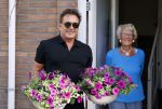 Schagen 11 mei 2020
Gerard Joling bezoekt zijn moeder in haar huis voor moederdag.