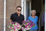 Schagen 11 mei 2020
Gerard Joling bezoekt zijn moeder in haar huis voor moederdag.