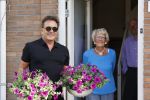 Schagen 11 mei 2020
Gerard Joling bezoekt zijn moeder in haar huis voor moederdag.
