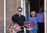 Schagen 11 mei 2020
Gerard Joling bezoekt zijn moeder in haar huis voor moederdag.