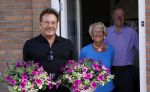 Schagen 11 mei 2020
Gerard Joling bezoekt zijn moeder in haar huis voor moederdag.
