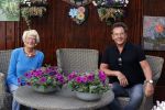 Schagen 11 mei 2020
Gerard Joling bezoekt zijn moeder in haar huis voor moederdag.