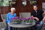 Schagen 11 mei 2020
Gerard Joling bezoekt zijn moeder in haar huis voor moederdag.
