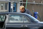 Castricum 11 mei 2020
Henny Huisman is zijn auto ( jaguar) aan het poetsen.