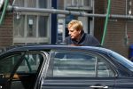 Castricum 11 mei 2020
Henny Huisman is zijn auto ( jaguar) aan het poetsen.
