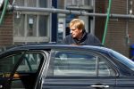 Castricum 11 mei 2020
Henny Huisman is zijn auto ( jaguar) aan het poetsen.