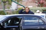Castricum 11 mei 2020
Henny Huisman is zijn auto ( jaguar) aan het poetsen.