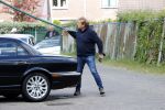 Castricum 11 mei 2020
Henny Huisman is zijn auto ( jaguar) aan het poetsen.