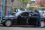 Castricum 11 mei 2020
Henny Huisman is zijn auto ( jaguar) aan het poetsen.