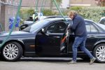 Castricum 11 mei 2020
Henny Huisman is zijn auto ( jaguar) aan het poetsen.