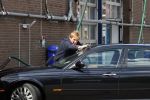 Castricum 11 mei 2020
Henny Huisman is zijn auto ( jaguar) aan het poetsen.