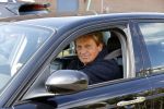 Castricum 11 mei 2020
Henny Huisman is zijn auto ( jaguar) aan het poetsen.