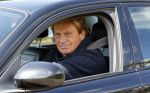 Castricum 11 mei 2020
Henny Huisman is zijn auto ( jaguar) aan het poetsen.