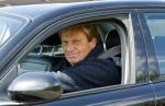 Castricum 11 mei 2020
Henny Huisman is zijn auto ( jaguar) aan het poetsen.