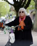 Amsterdam 13 mei 2020
Herma Krabbe doet boodschappen bij Gelderlandplein