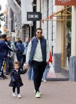 Amsterdam 6 jun i 2020
Jalal Oba met zijn dochter Lina op de pc hooftstraat