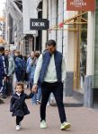 Amsterdam 6 jun i 2020
Jalal Oba met zijn dochter Lina op de pc hooftstraat