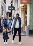 Amsterdam 6 jun i 2020
Jalal Oba met zijn dochter Lina op de pc hooftstraat