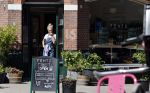 Amsterdam 6 mei 2020
Jennifer Hofman werkt parttime in het restaurant van haar vriend