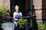 Amsterdam 6 mei 2020
Jennifer Hofman werkt parttime in het restaurant van haar vriend