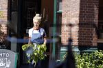 Amsterdam 6 mei 2020
Jennifer Hofman werkt parttime in het restaurant van haar vriend