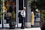 Amsterdam 25 mei 2020
Jeroen Krabbe doet boodschappen in zijn biro / karretje