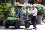 Amsterdam 25 mei 2020
Jeroen Krabbe doet boodschappen in zijn biro / karretje