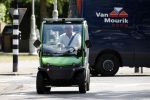 Amsterdam 25 mei 2020
Jeroen Krabbe doet boodschappen in zijn biro / karretje