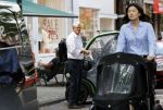 Amsterdam 25 mei 2020
Jeroen Krabbe doet boodschappen in zijn biro / karretje