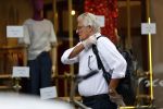 Amsterdam 25 mei 2020
Jeroen Krabbe doet boodschappen in zijn biro / karretje