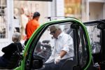 Amsterdam 25 mei 2020
Jeroen Krabbe doet boodschappen in zijn biro / karretje