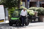 Amsterdam 25 mei 2020
Jeroen Krabbe doet boodschappen in zijn biro / karretje