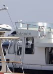 Loosdrecht 7 mei 2020
Jeroen Pauw op zijn boor met de naam buitenvrouw in de haven in Loosdrecht.