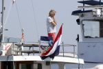 Loosdrecht 7 mei 2020
Jeroen Pauw op zijn boor met de naam buitenvrouw in de haven in Loosdrecht.