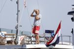 Loosdrecht 7 mei 2020
Jeroen Pauw op zijn boor met de naam buitenvrouw in de haven in Loosdrecht.