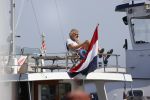 Loosdrecht 7 mei 2020
Jeroen Pauw op zijn boor met de naam buitenvrouw in de haven in Loosdrecht.