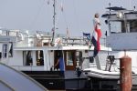 Loosdrecht 7 mei 2020
Jeroen Pauw op zijn boor met de naam buitenvrouw in de haven in Loosdrecht.