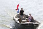 Muiden 21 mei 2020
Jeroen v d Boom vaart met zijn vrouw Dani in hun sloep op de Vecht bij Muiden