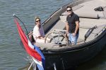 Muiden 21 mei 2020
Jeroen v d Boom vaart met zijn vrouw Dani in hun sloep op de Vecht bij Muiden