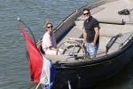 Muiden 21 mei 2020
Jeroen v d Boom vaart met zijn vrouw Dani in hun sloep op de Vecht bij Muiden