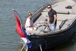 Muiden 21 mei 2020
Jeroen v d Boom vaart met zijn vrouw Dani in hun sloep op de Vecht bij Muiden
