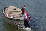 Muiden 21 mei 2020
Jeroen v d Boom vaart met zijn vrouw Dani in hun sloep op de Vecht bij Muiden