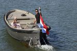 Muiden 21 mei 2020
Jeroen v d Boom vaart met zijn vrouw Dani in hun sloep op de Vecht bij Muiden