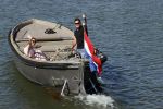 Muiden 21 mei 2020
Jeroen v d Boom vaart met zijn vrouw Dani in hun sloep op de Vecht bij Muiden