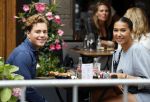 Amsterdam 3 juni 2020
Joelle Gullit met haar beste vriend op terras bij v Dam