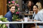Amsterdam 3 juni 2020
Joelle Gullit met haar beste vriend op terras bij v Dam